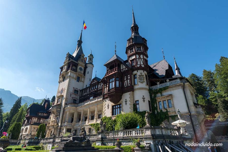 Fachada del Castillo de Peles (Sinaia, Rumanía)