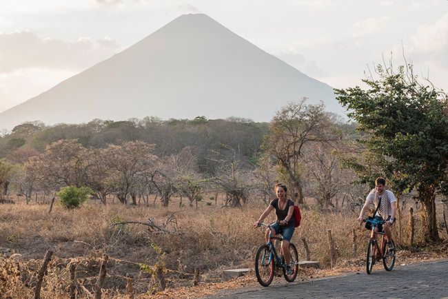 Paseando en bicicleta por la Isla de Ometepe (Nicaragua)