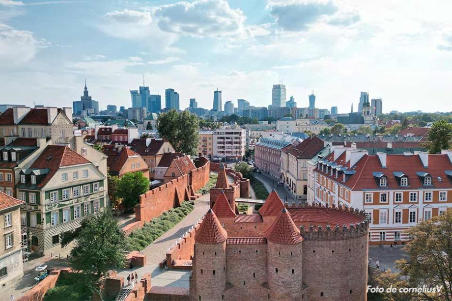 Viaje fotográfico a Polonia - Tercera parada: Varsovia - Foto de corneliusV extraída de Pixabay