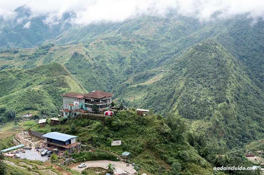 Hotel mirador junto al pueblo de Sapa (Vietnam)