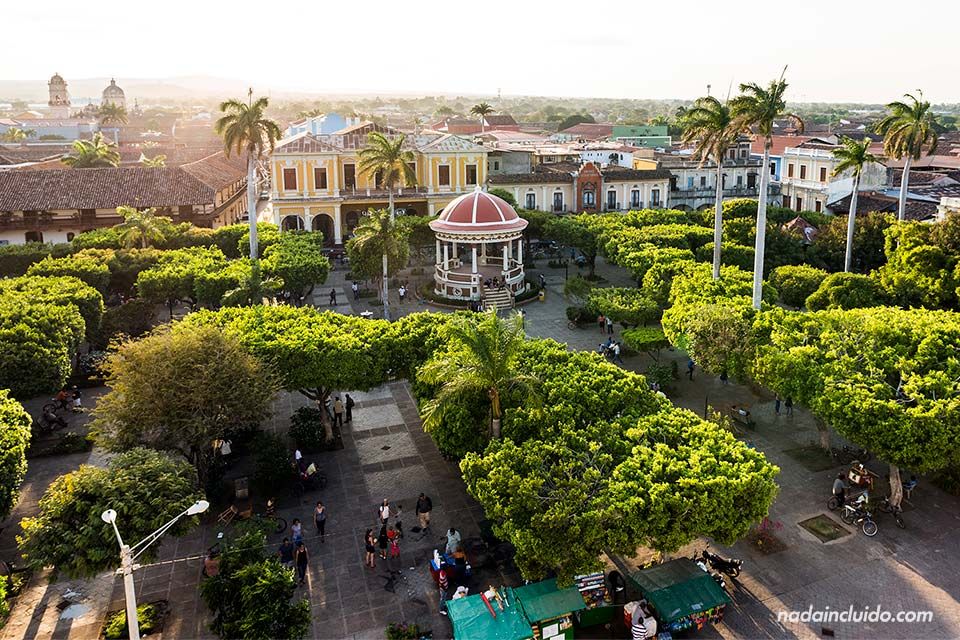 Vista desde lo alto del Parque Central de Granada (Nicaragua)