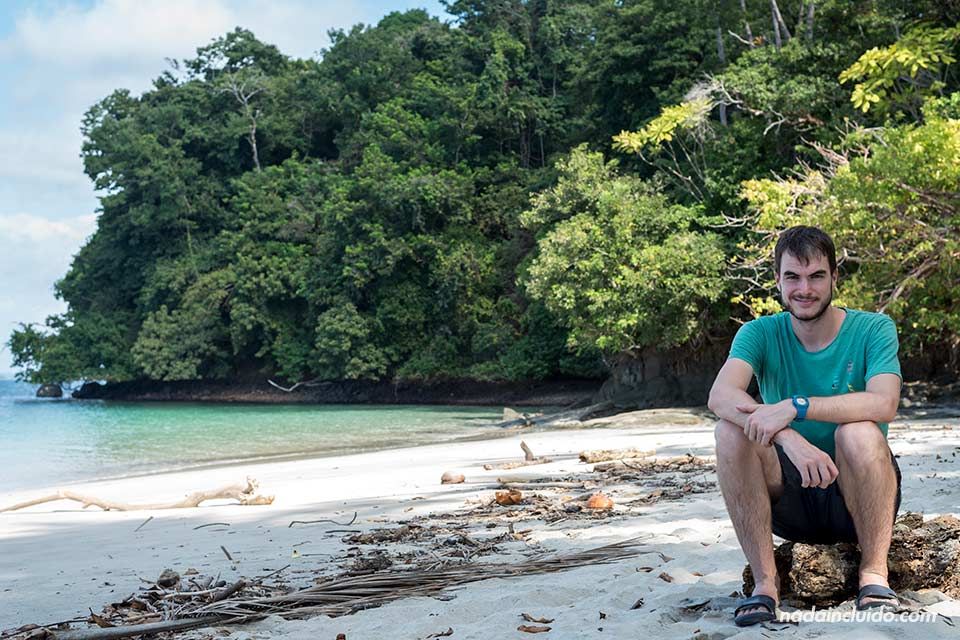 En la playa de isla Gámez, en el parque nacional marino golfo de Chiriquí (Panamá)