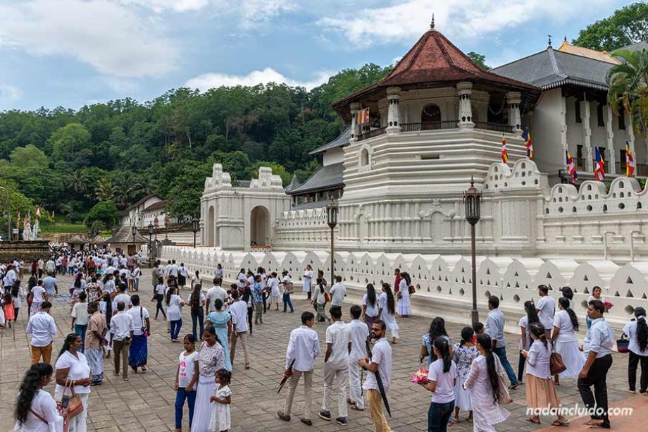 Fachada del templo del Diente de Buda (Kandy) - Qué ver en Sri Lanka