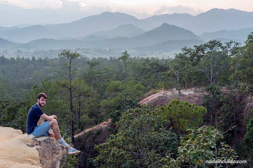 En un mirador en el cañón de Pai (Tailandia)