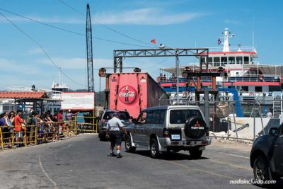 Esperando al ferry que va de Paquera a Puntarenas (Costa Rica)