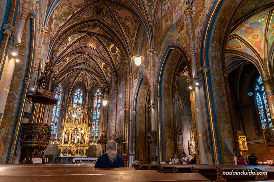 Interior de la basílica de San Pedro y San Pablo - Praga (República Checa)