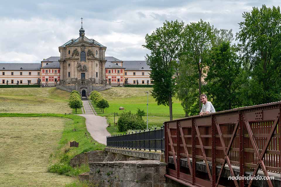 Sergio en un puente junto al hospital de Kuks - Región de Hradec Králové (República Checa)