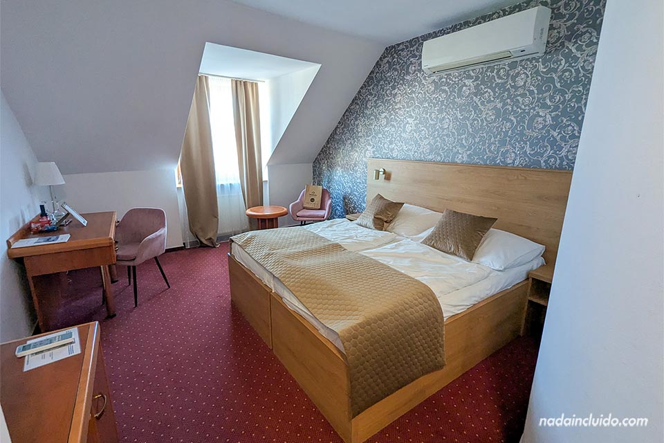 Habitación del hotel U Královny Elišky en la plaza Malé náměstí - Dónde dormir en Hradec Králové (República Checa)
