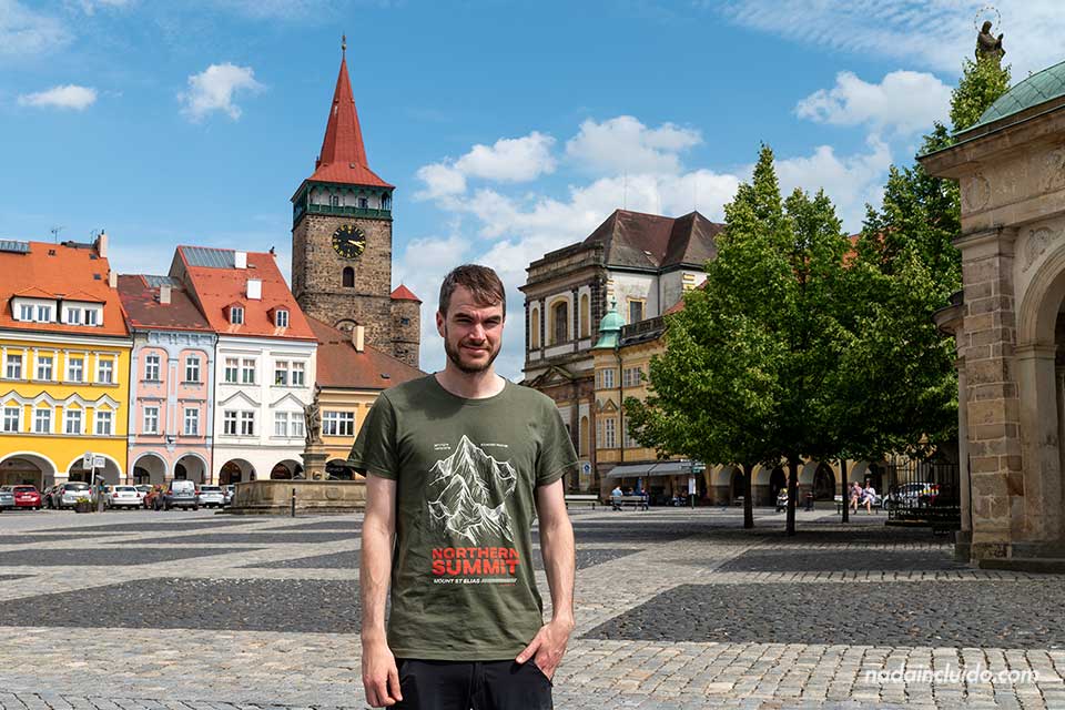 Sergio en la Plaza Wallenstein (Valdstejnovo Namesti) en Jičín - Región de Hradec Králové (República Checa)