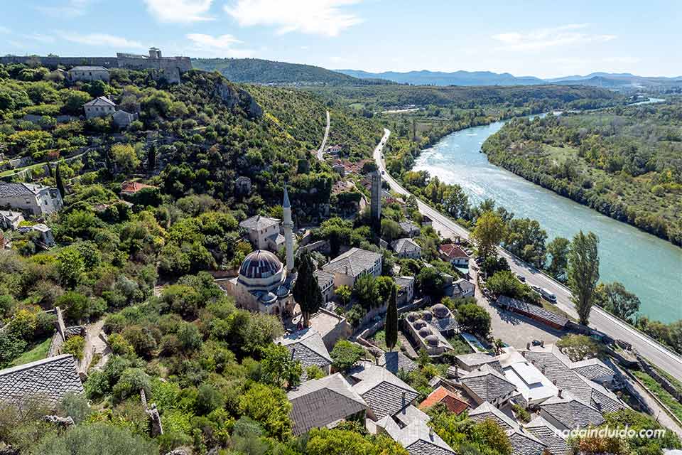 Vistas del pueblo de Pocitelj desde lo alto (Bosnia)