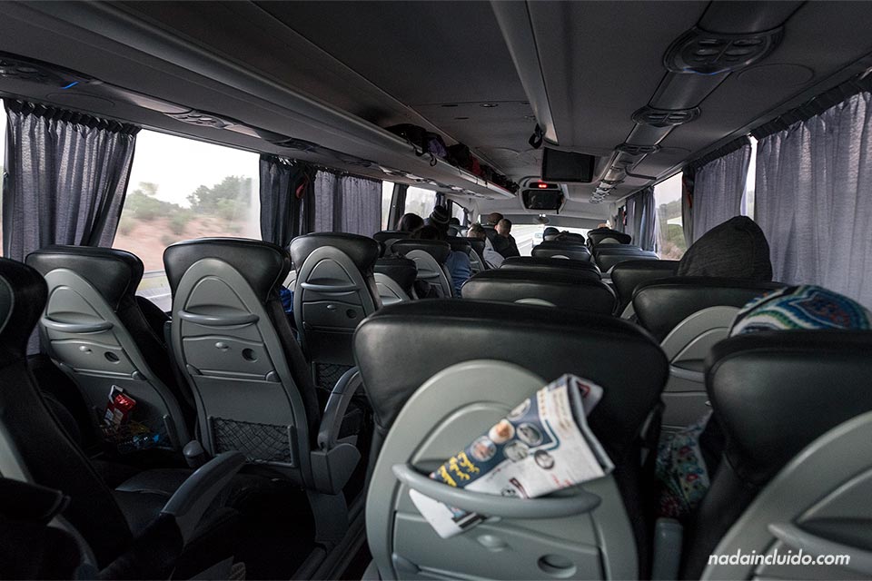 Interior de un autobús de la compañía CTM en la ruta Rabat - Agadir (Marruecos)