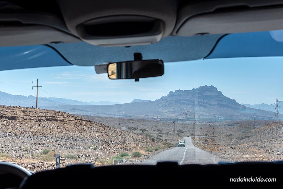 Conduciendo por las carreteras del desierto de Marruecos