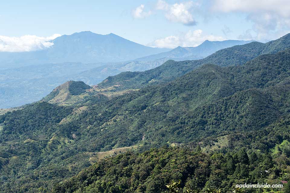 Vistas de la cima del volcán Barú desde el Hostal Lost & Found (Panamá)