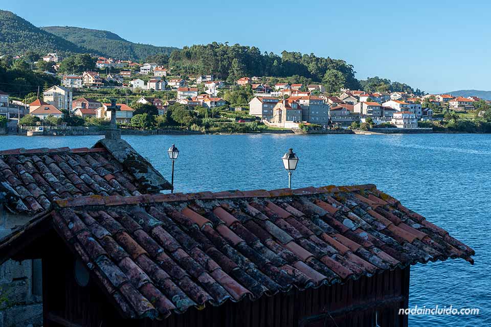 Tejados de los hórreos de Combarro (Galicia)