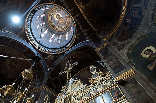 Interior de la Biserica Sfântul Antonie (Bucarest, Rumanía)