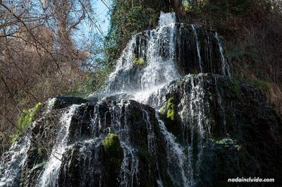 Cascada Trinidad en el Parque Natural del Monasterio de Piedra (Aragón, España)