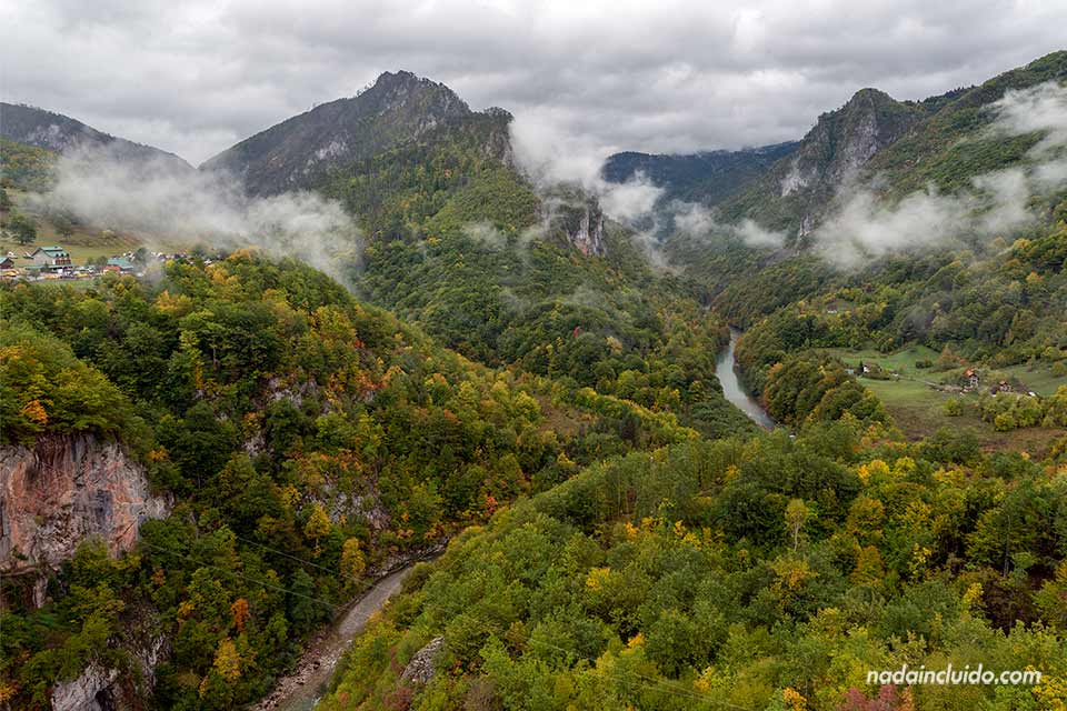 Cañón del río Tara en el parque nacional Durmitor (Montenegro)