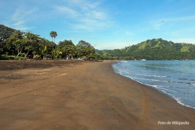 Playa del Coco es un de las playas de Costa Rica más famosas. Foto de Wikipedia.