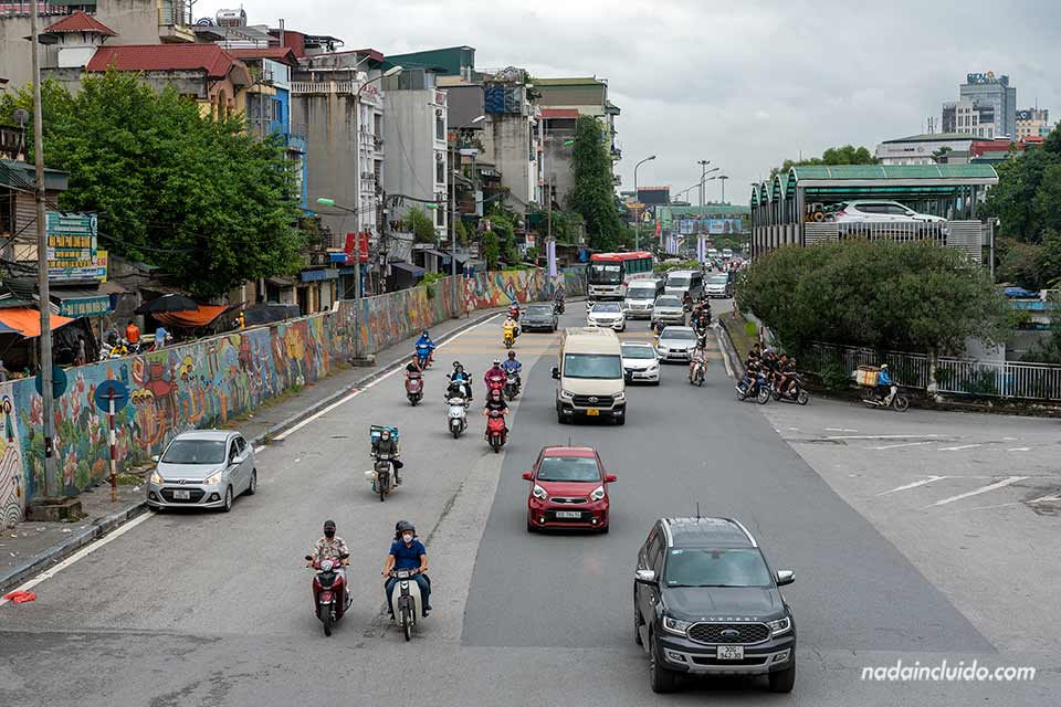 Tráfico en el Hoan Kiem de Hanoi - Viajar a Vietnam
