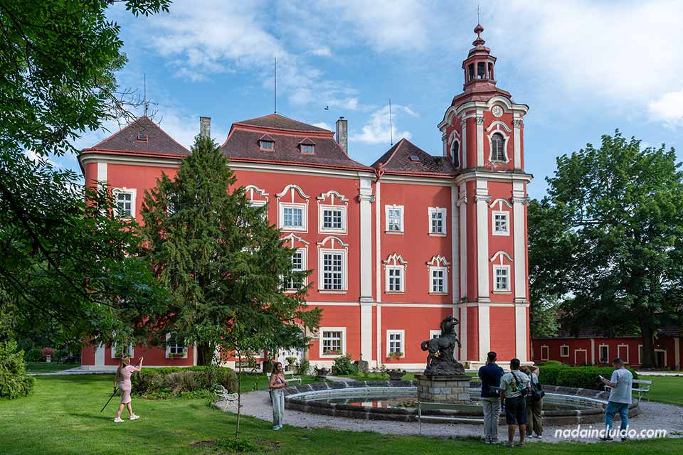 Fachada del palacio de Dětenice - Región de Hradec Králové (República Checa)
