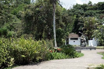 Fuente a la entrada del Jardín Botánico Lankester (Cartago, Costa Rica)