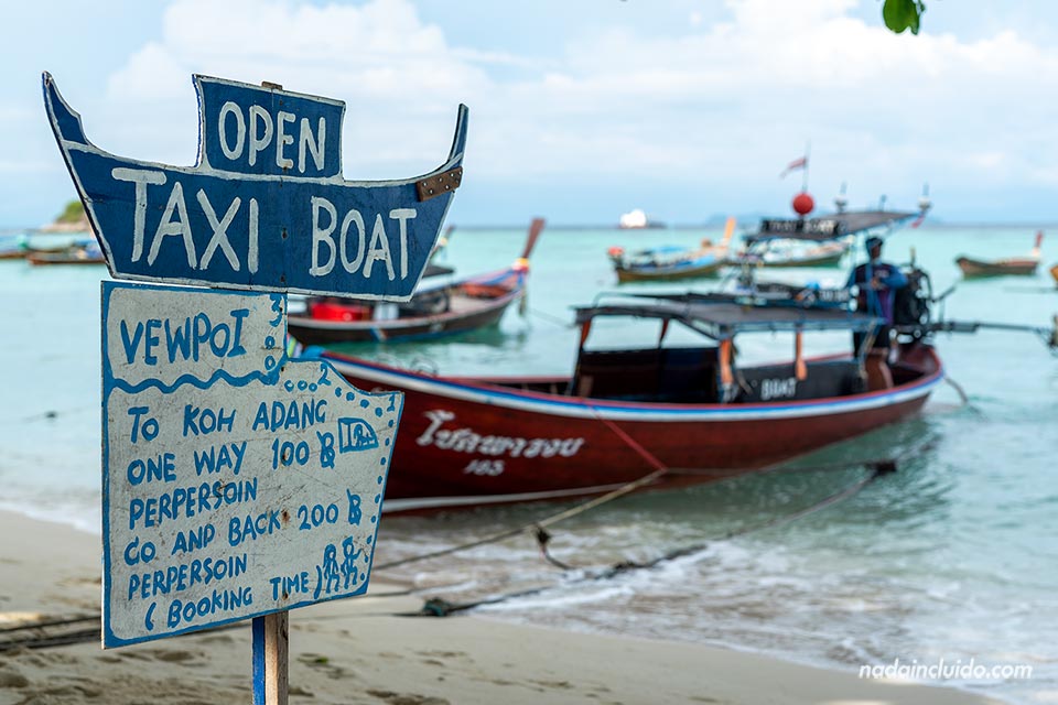 Taxiboat en la Sunrise Beach de Koh Lipe (Tailandia)