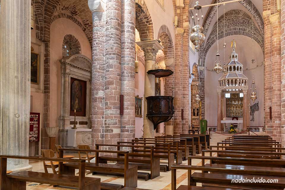 Interior de la catedral de San Trifón, uno de los sitios que ver en Kotor (Montenegro)