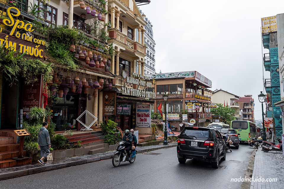 Tráfico en la calle Ngo Cau May, Sapa (Vietnam)