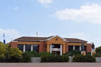 Casa de los pueblos en la Plaza de la Revolución de Managua (Nicaragua)