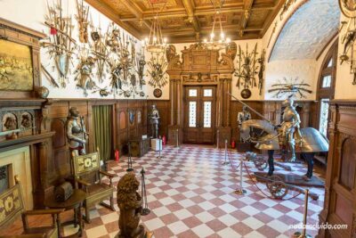 Sala de armas en el Castillo Peles (Rumanía)