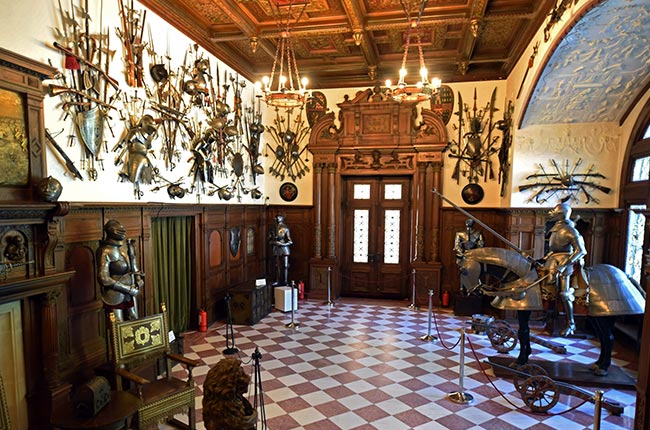Sala de armas en el Castillo de Peles (Rumanía)