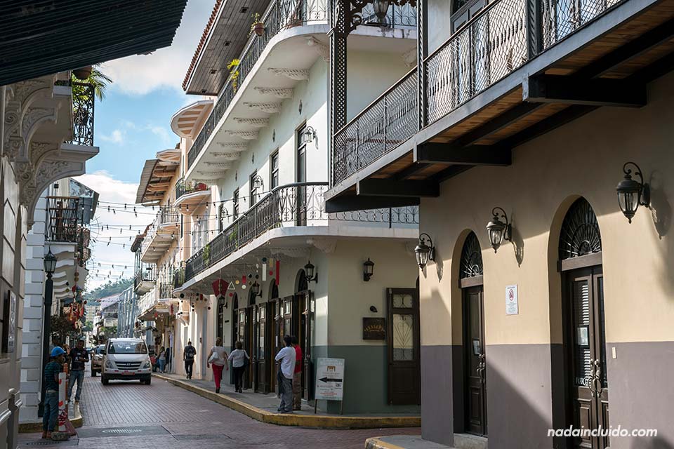 Tráfico en una de las calles del casco antiguo de ciudad de Panamá
