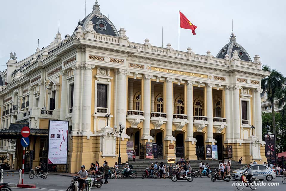 Fachada de la ópera de Hanoi, Vietnam