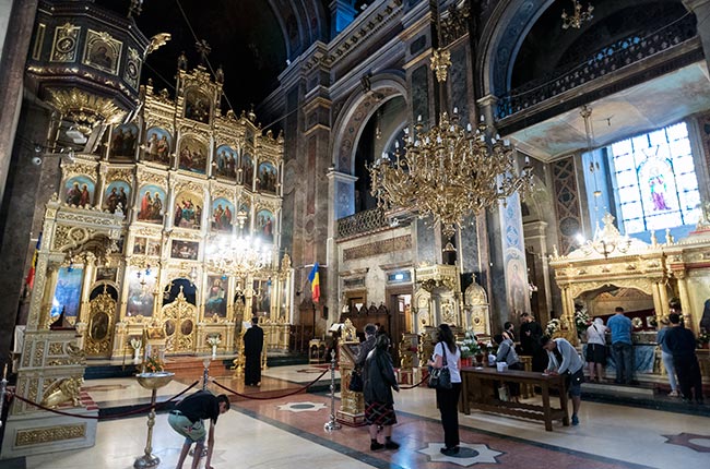 Interior de la Catedral Metropolitana de Iasi (Rumanía)