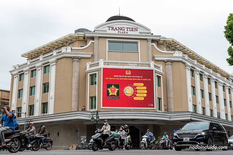 Centro comercial Trang Tien en el barrio francés de Hanoi (Vietnam)