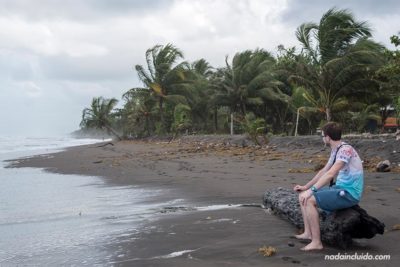 En la playa de Tortuguero (Costa Rica)
