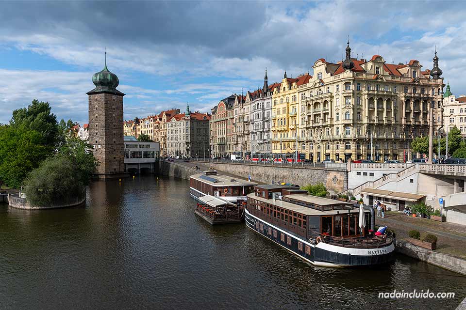 Torre de Agua de Sitkov - Vista desde el puente de Jirasek - Ciudad Nueva de Praga (República Checa)
