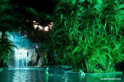 Noche en las Termas Baldi Hot Spring (La Fortuna, Costa Rica)