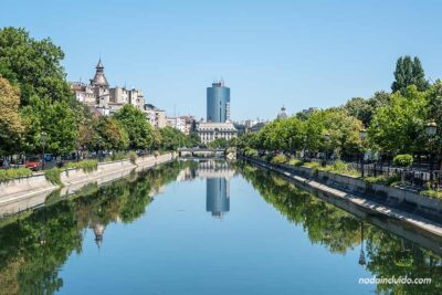 Río Dambovita a su paso por Bucarest (Rumanía)