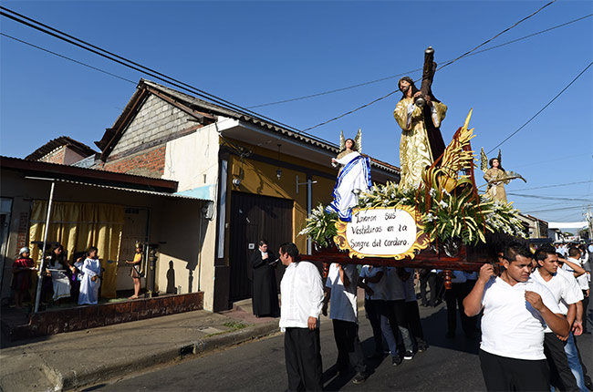 Procesión de Semana Santa en León (Nicaragua)