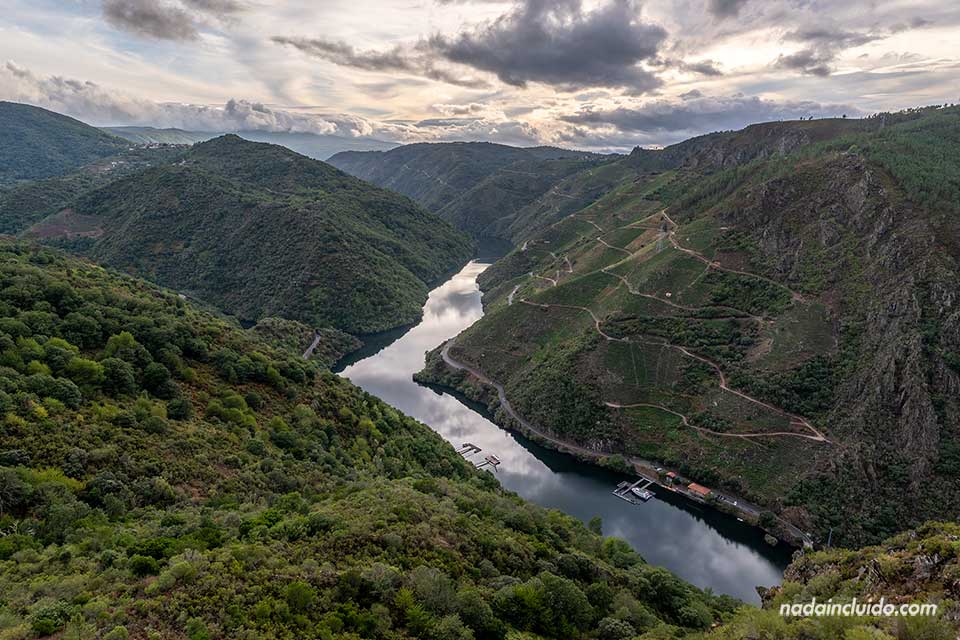 Vistas del río Sil desde el mirador Peña de Matacás, Ribeira Sacra (Galicia)