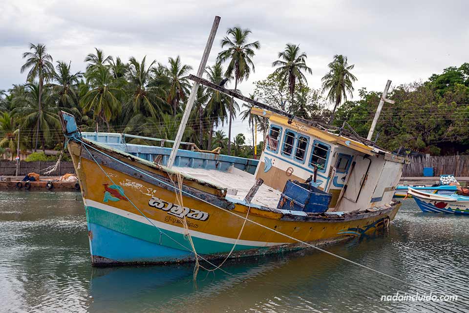 Barco de pesca en Salli - Trincomalee (Sri Lanka)