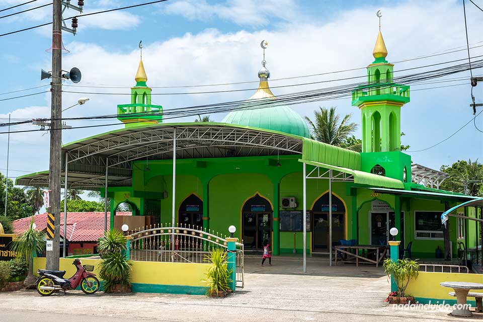 Mezquita Masjid Jannatul Hasana en Koh Lanta Yai (Tailandia)