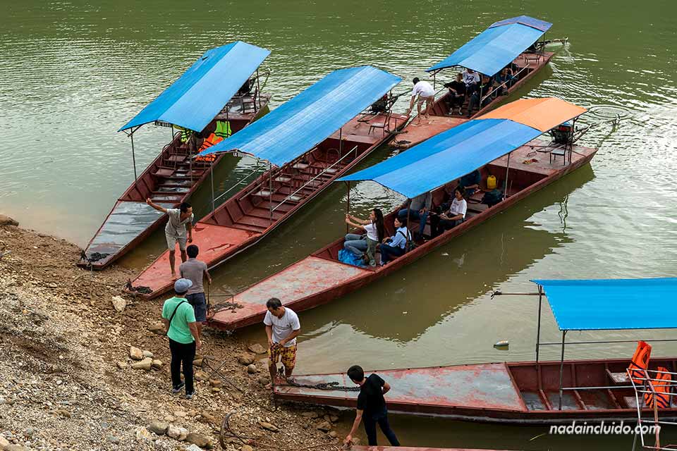 Muelle de barcos en el río Chay - Bac Ha (Vietnam)