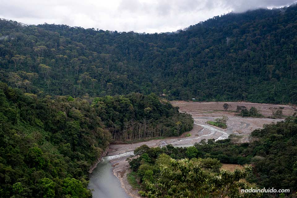 Vista del Río Savegre desde un mirador (Costa Rica)
