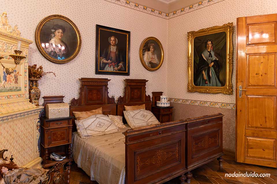 Dormitorio en la segunda planta del palacio de Dětenice - Región de Hradec Králové (República Checa)