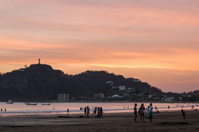 Atardecer en la playa de San Juan de Sur (Nicaragua)