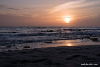 Atardecer en la playa de Santa Teresa (Costa Rica)