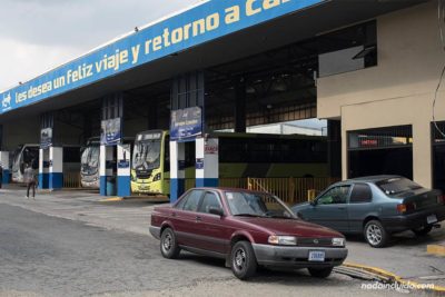 Estación de autobuses Lumaca. Los autobuses conectan las ciudades de San José y Cartago (Costa Rica)