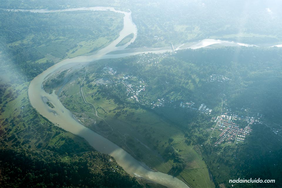 Vista aérea de un río de Panamá